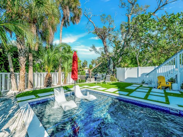 Anna Maria Vacation Home Three Bedroom Walk to Beach