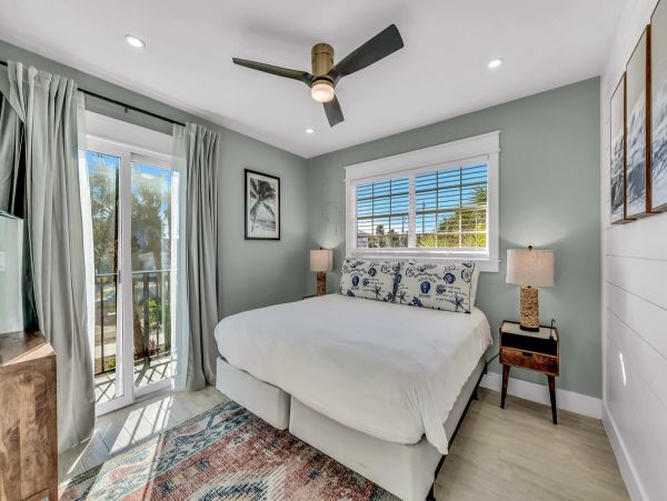 Anna Maria Vacation Home Three Bedroom Walk to Beach