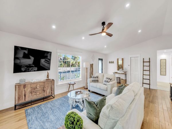 Anna Maria Vacation Home Three Bedroom Walk to Beach
