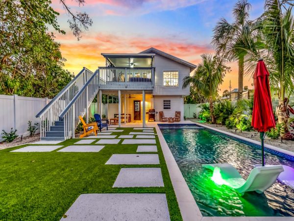 Anna Maria Vacation Home Three Bedroom Walk to Beach
