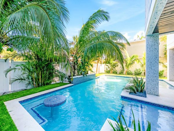 Unforgettable 7 Bedroom Vacation Home Pool & Spa