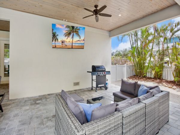 Bradenton Beach Luxury Vacation Rental  9-Bedroom Anna Maria Island Retreat with Pool & Rooftop Deck