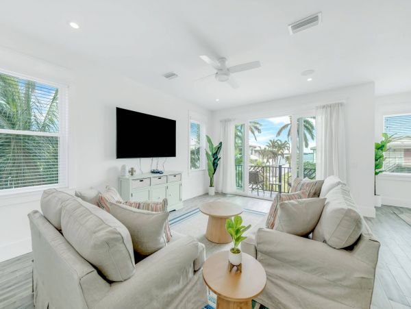 An Island Paradise with Rooftop Views of Bay & Gulf