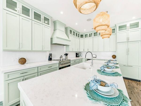 An Island Paradise with Rooftop Views of Bay & Gulf