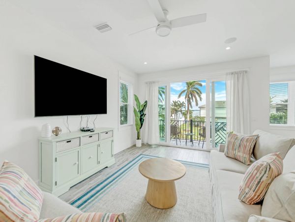 An Island Paradise with Rooftop Views of Bay & Gulf