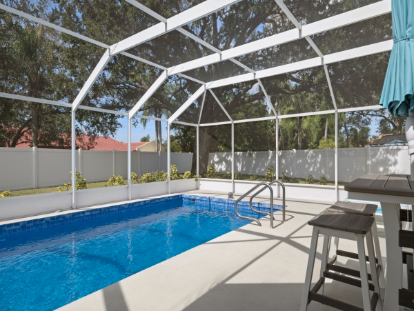 West Bradenton Three Bedroom Vacation Home with Caged Pool