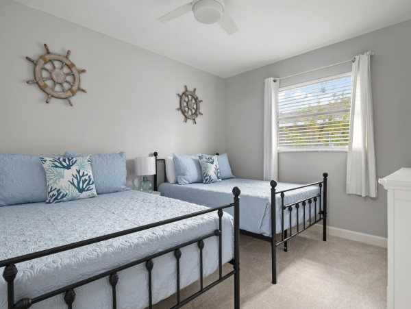 West Bradenton Three Bedroom Vacation Home with Caged Pool