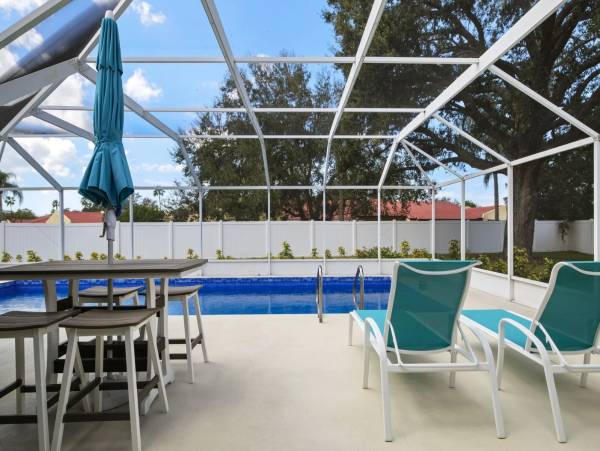 West Bradenton Three Bedroom Vacation Home with Caged Pool