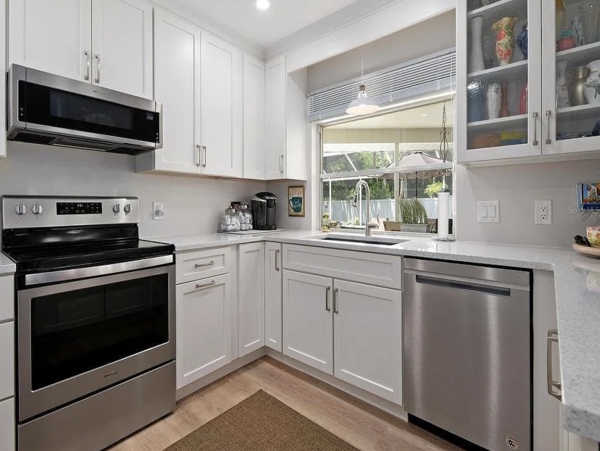 West Bradenton Three Bedroom Vacation Home with Caged Pool