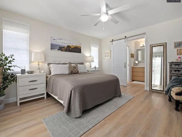 West Bradenton Three Bedroom Vacation Home with Caged Pool
