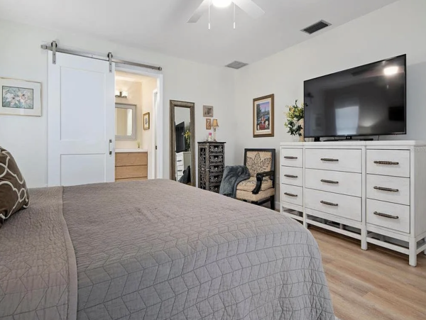 West Bradenton Three Bedroom Vacation Home with Caged Pool