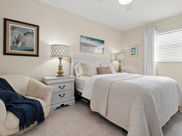 West Bradenton Three Bedroom Vacation Home with Caged Pool