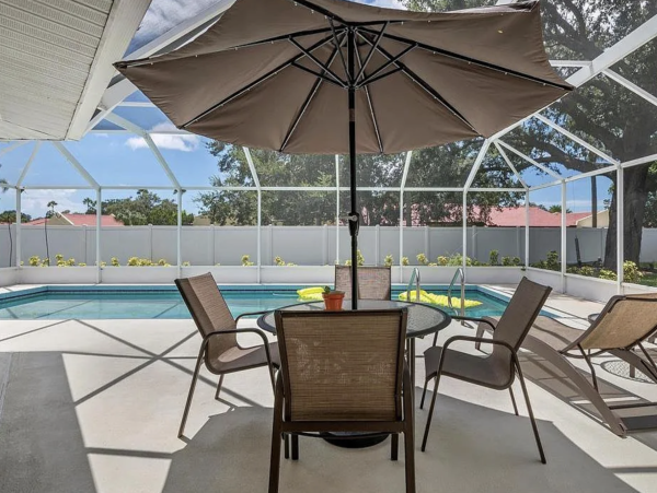 West Bradenton Three Bedroom Vacation Home with Caged Pool
