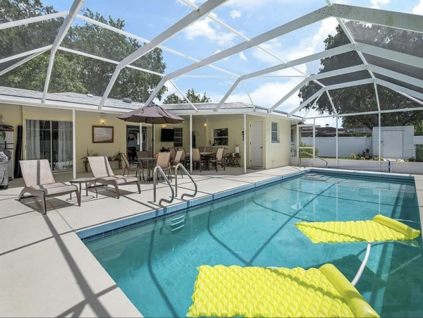 West Bradenton Three Bedroom Vacation Home with Caged Pool