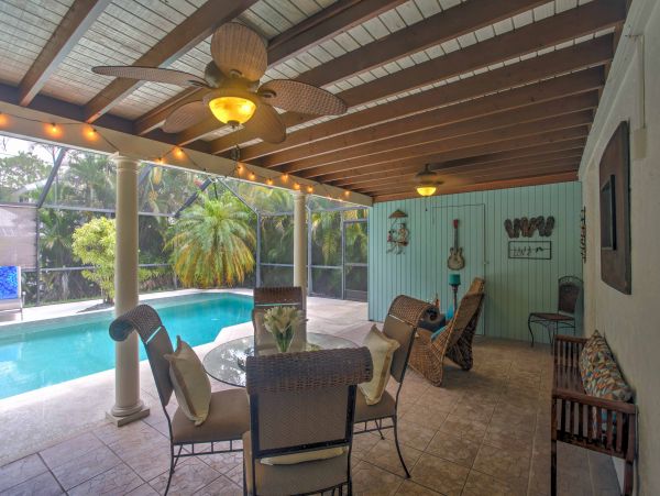 Charming Vacation Bungalow A Stroll to Bluebill Beach With Pool