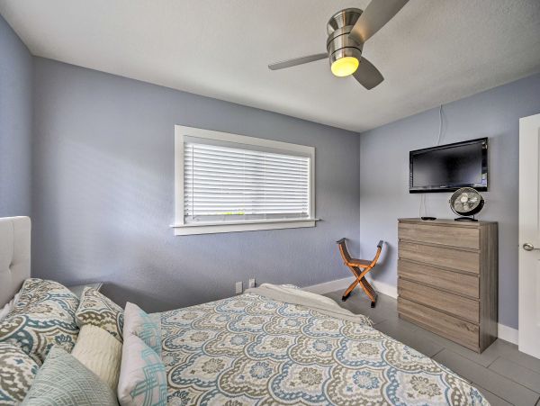Modern Three Bedroom Oasis Almost On the Beach Naples Park