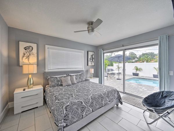 Modern Three Bedroom Oasis Almost On the Beach Naples Park