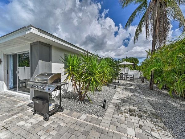 Modern Three Bedroom Oasis Almost On the Beach Naples Park