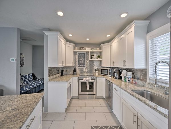 Modern Three Bedroom Oasis Almost On the Beach Naples Park