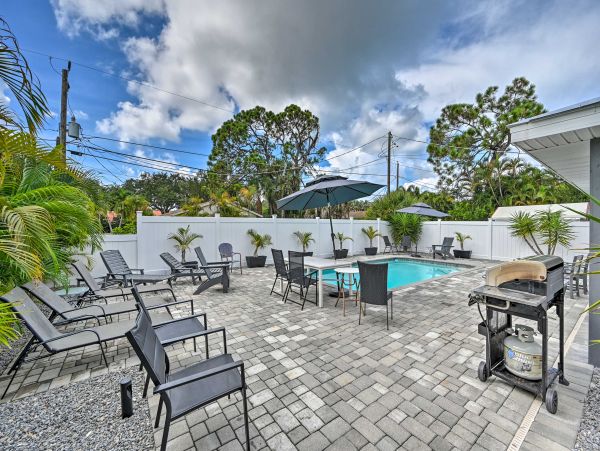 Modern Three Bedroom Oasis Almost On the Beach Naples Park