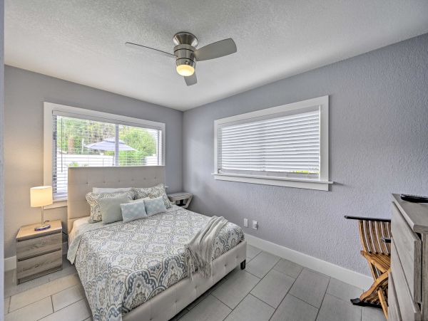 Modern Three Bedroom Oasis Almost On the Beach Naples Park