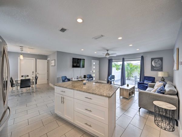Modern Three Bedroom Oasis Almost On the Beach Naples Park