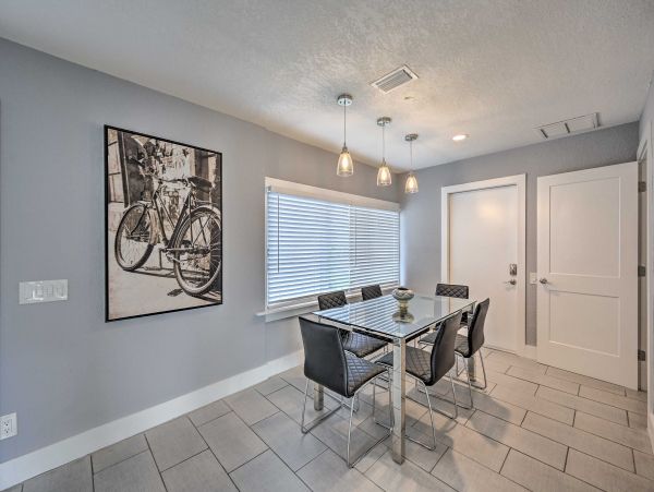 Modern Three Bedroom Oasis Almost On the Beach Naples Park