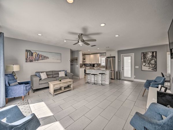 Modern Three Bedroom Oasis Almost On the Beach Naples Park