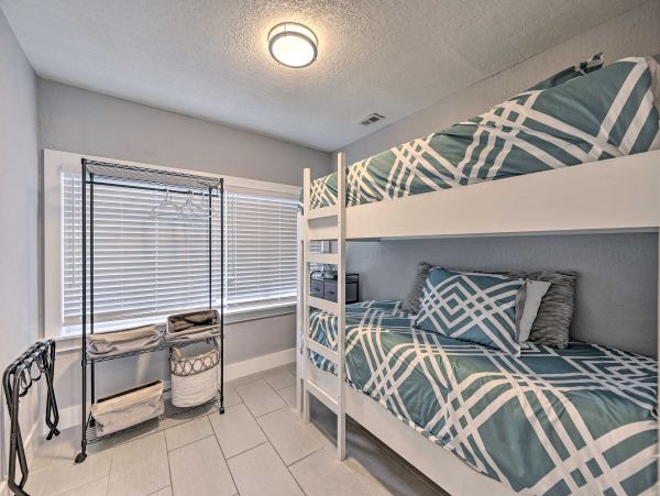 Modern Three Bedroom Oasis Almost On the Beach Naples Park