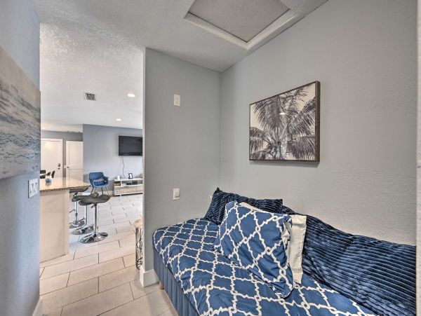 Modern Three Bedroom Oasis Almost On the Beach Naples Park