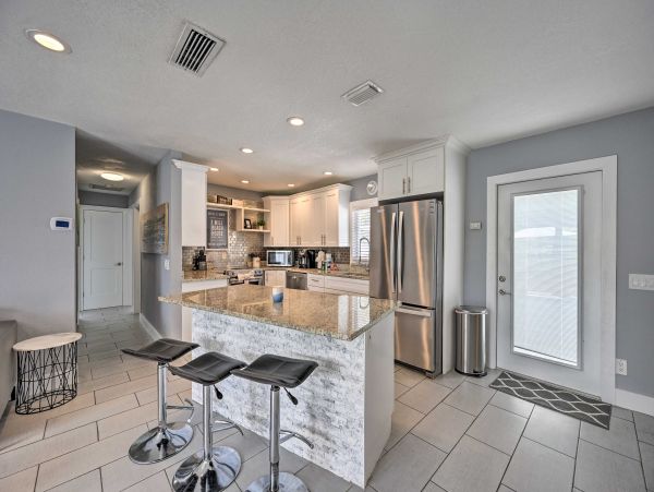 Modern Three Bedroom Oasis Almost On the Beach Naples Park