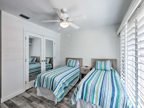 Ponce Inlet Vacation Condo Two Bedroom Walk to Beach