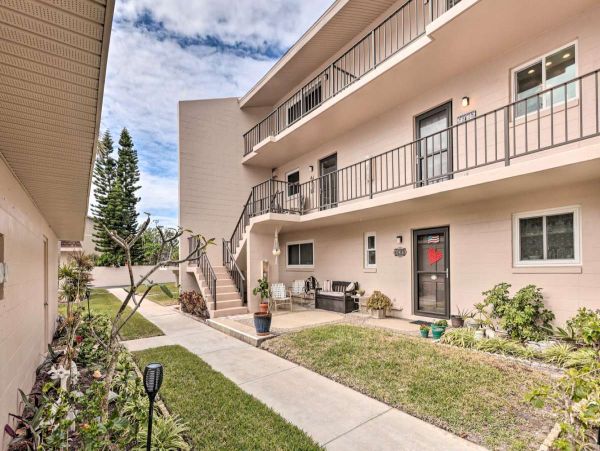 Ponce Inlet Vacation Condo Two Bedroom Walk to Beach