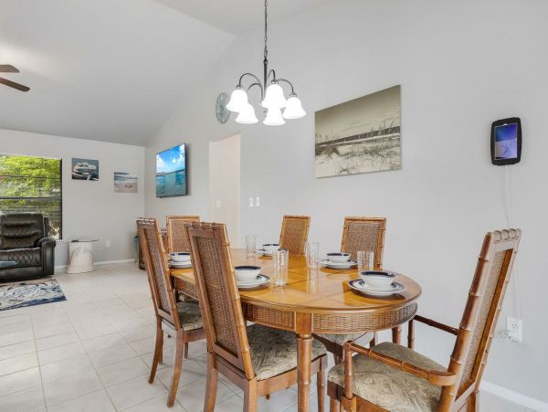 Cape Coral 3 Bedroom Vacation Home Pool & Spa