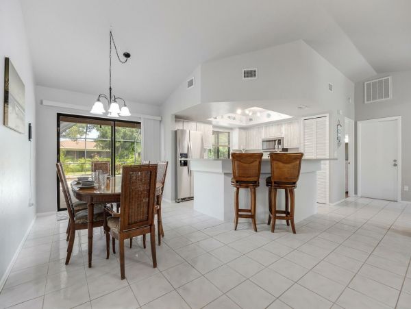 Cape Coral 3 Bedroom Vacation Home Pool & Spa