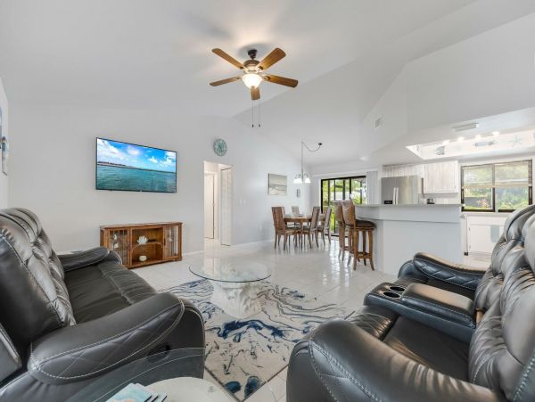 Cape Coral 3 Bedroom Vacation Home Pool & Spa