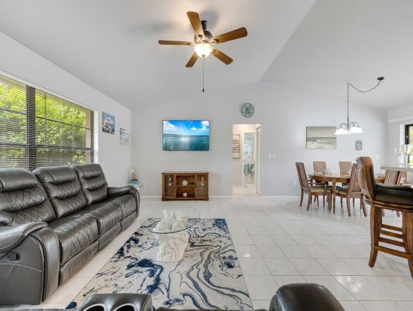 Cape Coral 3 Bedroom Vacation Home Pool & Spa