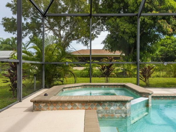 Cape Coral 3 Bedroom Vacation Home Pool & Spa