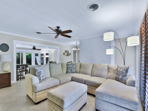 Stylish Vacation Home with Pool and lovely Outdoor Area.