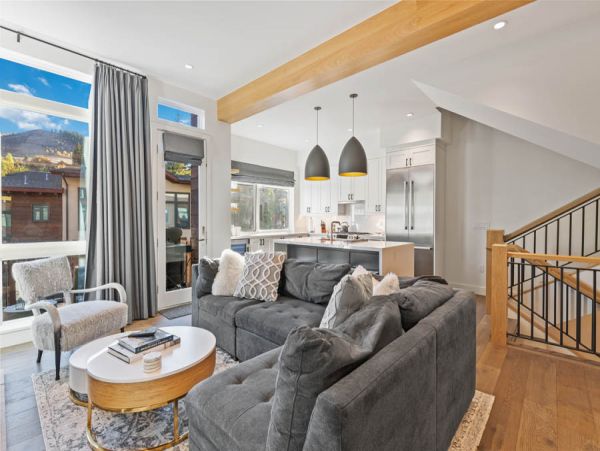 Luxury 3 Bedroom Townhome with Grill & Views