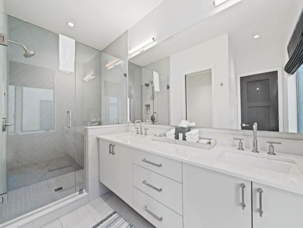 Luxury 3 Bedroom Townhome with Grill & Views
