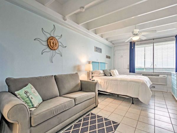 Panama City Studio Sleeps Four Guests On Beach