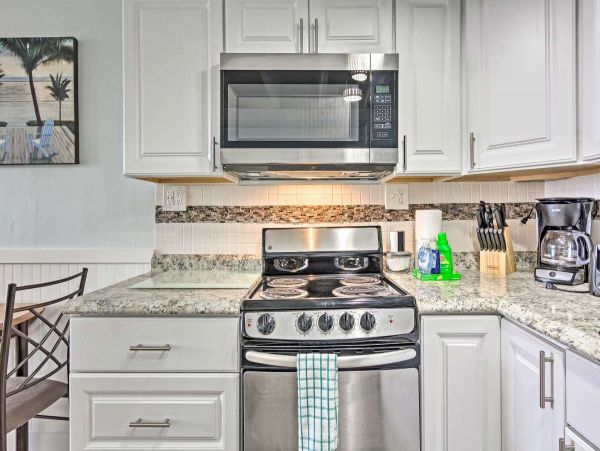 Panama City Studio Sleeps Four Guests On Beach