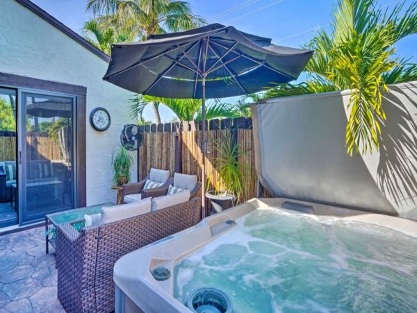Charming Two Bedroom Vacation Townhome in Fort Myers