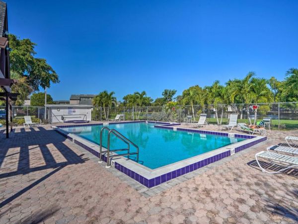 Charming Two Bedroom Vacation Townhome in Fort Myers