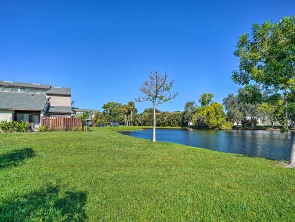 Charming Two Bedroom Vacation Townhome in Fort Myers