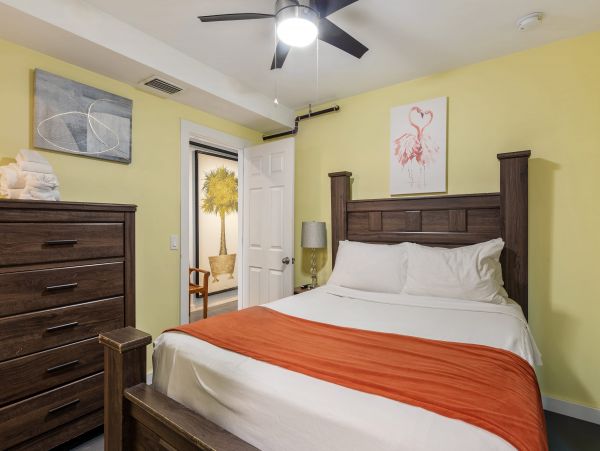 8 bedroom 7 bathroom Home Prime location