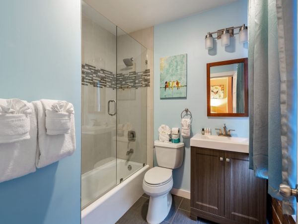 8 bedroom 7 bathroom Home Prime location