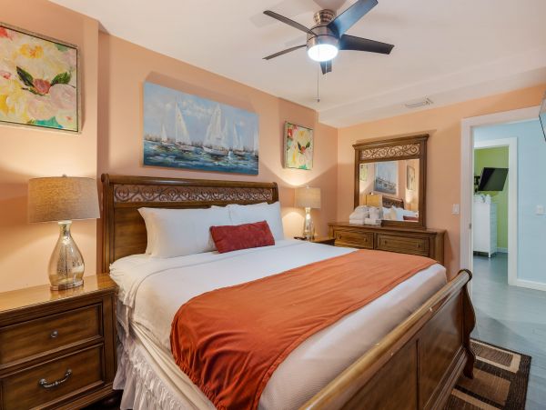 8 bedroom 7 bathroom Home Prime location