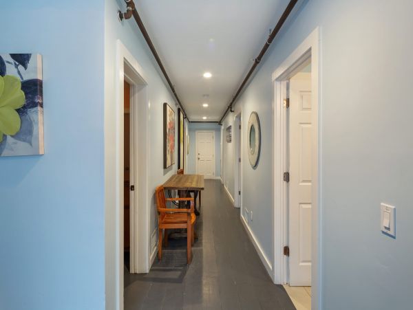 8 bedroom 7 bathroom Home Prime location